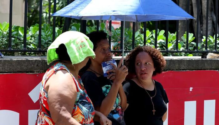 Ausência de nuvens fortalece onda de calor; entenda